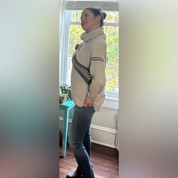 Cool sweater my boyfriend found. I like the vibe, but it’s too hot for south. - Picture 1 of 5